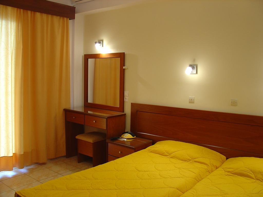 Golden Sands Hotel Agios Georgios  Ruang foto
